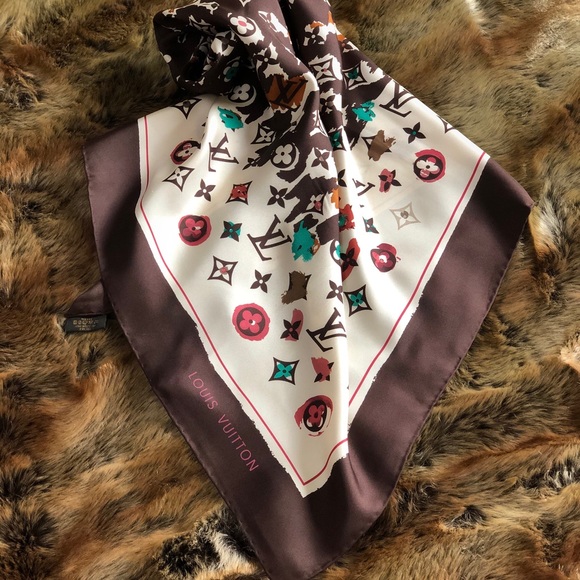 LOUIS VUITTON ABC MONOGRAM SQUARE - Picture 6 of 10